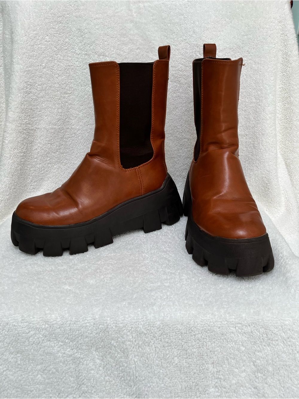 Circus NY by Sam Edelman “Ana” Women’s Chelsea Lug Sole Boots Size 7 Medium GUC